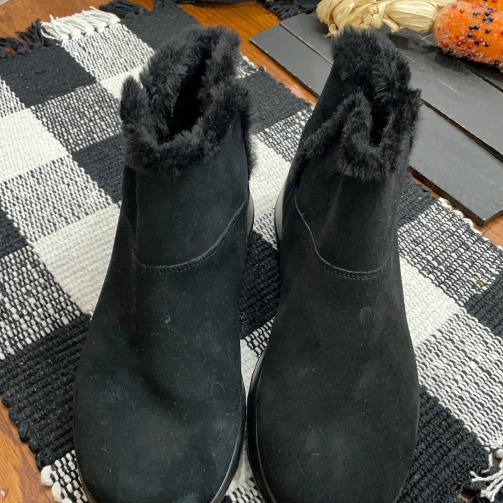 Gently used Skechers boots